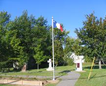 Le « berceau du drapeau acadien », drapeau et monuments.; Village of Saint-Louis-de-Kent