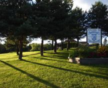 Vue du terrain de golf prise du portail d'entrée; Carleton County Historical Society