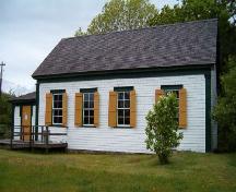 Side elevation, Birchtown School, Birchtown, 2004.; Heritage Division, NS Dept. of Tourism, Culture and Heritage, 2004.