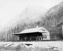 Historic photograph of the Rogers Pass National Historic Site of Canada, showing the isolated wilderness setting, flanked by steep mountains, circa 1980.; Library and Archives Canada - Bibliothèque et Archives Canada / PA-117430, ca./v. 1890.