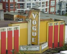 General view of Vogue Theatre, showing geometrical symmetry of the façade associated with the classical stream of the style, 2007.; Vogue Theatre, jmv, 2007.