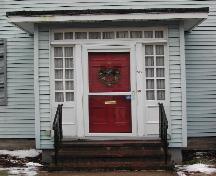 Cette photographie montre l'entrée de l'édifice, 2005; City of Saint John