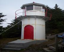 Exterior photo of Cow Head Light, taken fall 2004; HFNL/Dale Jarvis 2004