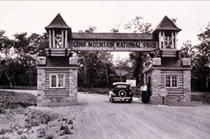 East Gate Registration Complex, Riding Mountain National Park, 1934, Parks Canada / Centre-d'Inscription-de-l'Entrée-Est-du-Parc-du-Mont-Riding, 1934, Parcs Canada
